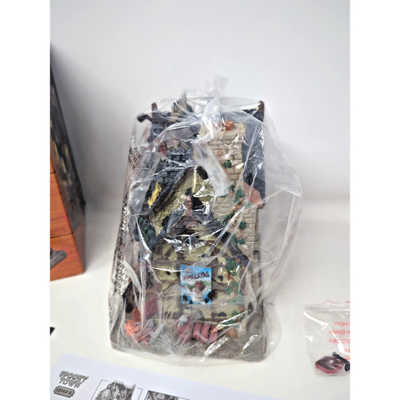 Lemax SPOOKY TOWN ~ Bigfoot Brewhaus 35006 ~ Lighted Halloween Village ~ TESTED - Picture 4 of 9